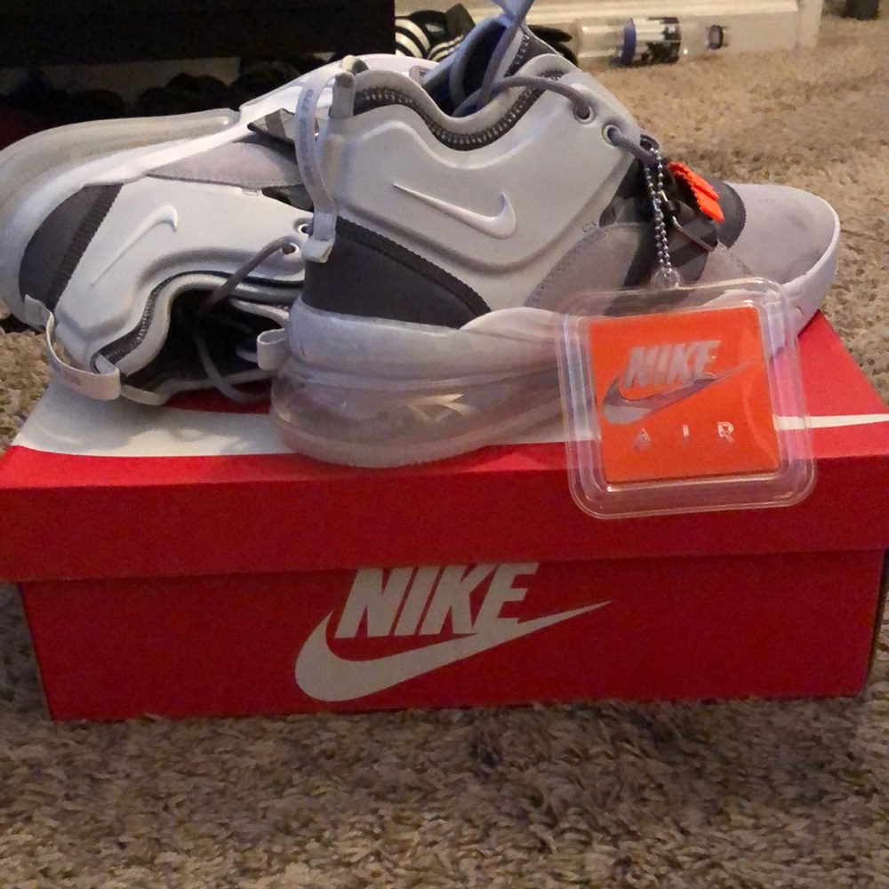 Nike Air Force 270